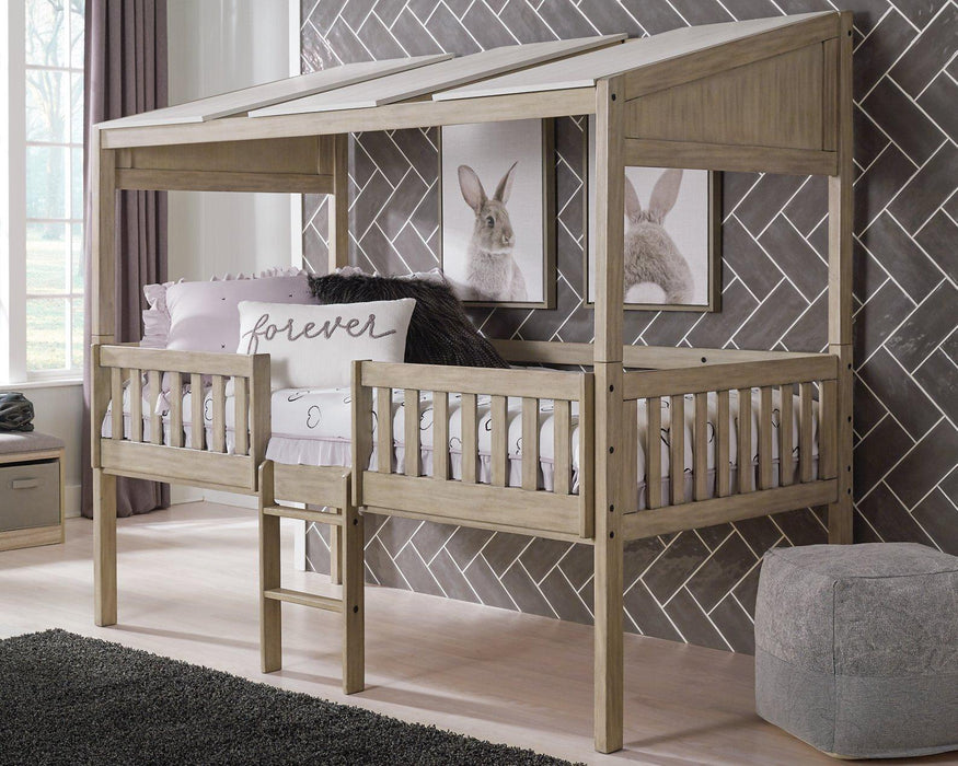 Wrenalyn Loft Bed